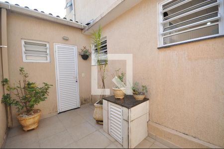 Casa à venda com 220m², 3 quartos e 2 vagasQuintal