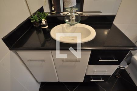 Casa à venda com 220m², 3 quartos e 2 vagasBanheiro Social