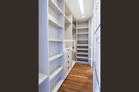 Apartamento à venda com 245m², 3 quartos e 4 vagasCloset da suíte 1