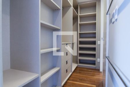 Apartamento à venda com 245m², 3 quartos e 4 vagasCloset da suíte 1