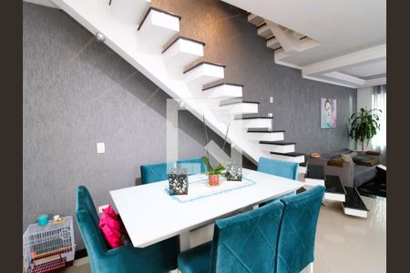 Sala de casa à venda com 3 quartos, 190m² em Vila Nivi, São Paulo