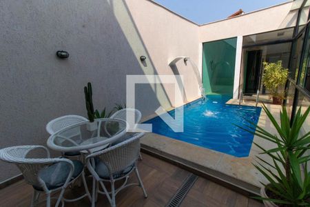 Casa à venda com 265m², 5 quartos e 2 vagas Casa à venda com 265m², 5 quartos e 2 vagasPiscina