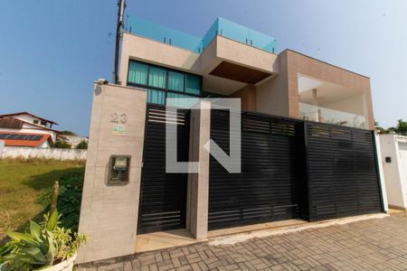 Casa à venda com 265m², 5 quartos e 2 vagas Casa à venda com 265m², 5 quartos e 2 vagasFachada