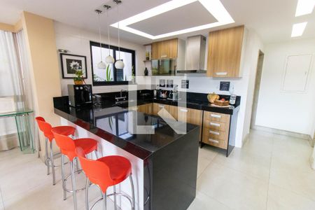 Casa à venda com 265m², 5 quartos e 2 vagas Casa à venda com 265m², 5 quartos e 2 vagasCozinha