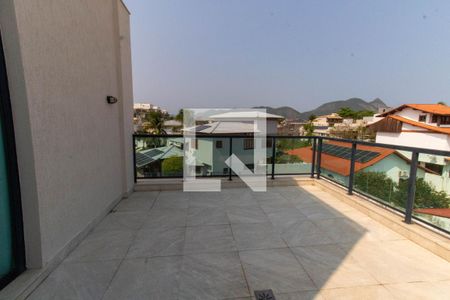 Casa à venda com 265m², 5 quartos e 2 vagas Casa à venda com 265m², 5 quartos e 2 vagasVaranda da Suíte 5