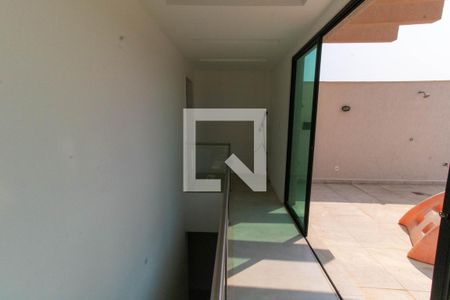 Casa à venda com 265m², 5 quartos e 2 vagas Casa à venda com 265m², 5 quartos e 2 vagasCorredor