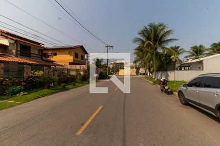 Casa à venda com 265m², 5 quartos e 2 vagas Casa à venda com 265m², 5 quartos e 2 vagasVista da Rua