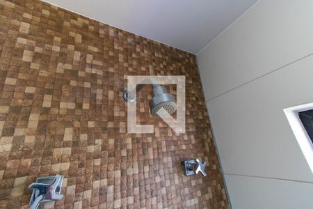 Casa à venda com 265m², 5 quartos e 2 vagas Casa à venda com 265m², 5 quartos e 2 vagasChuveiro da Suíte 5