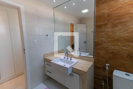 Casa à venda com 265m², 5 quartos e 2 vagas Casa à venda com 265m², 5 quartos e 2 vagasBanheiro da Suíte 4