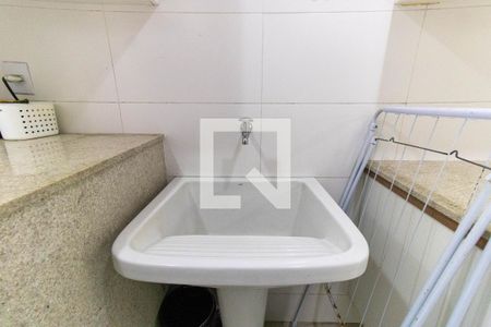 Casa à venda com 265m², 5 quartos e 2 vagas Casa à venda com 265m², 5 quartos e 2 vagasÁrea de Serviço