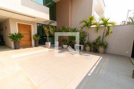 Casa à venda com 265m², 5 quartos e 2 vagas Casa à venda com 265m², 5 quartos e 2 vagasGaragem