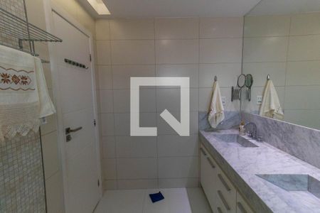 Casa à venda com 265m², 5 quartos e 2 vagas Casa à venda com 265m², 5 quartos e 2 vagasBanheiro da Suíte 2