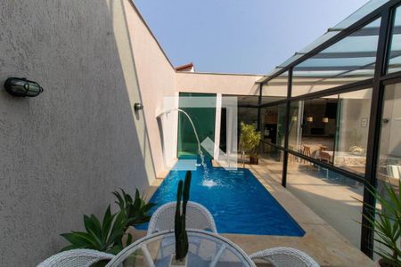 Casa à venda com 265m², 5 quartos e 2 vagas Casa à venda com 265m², 5 quartos e 2 vagasPiscina