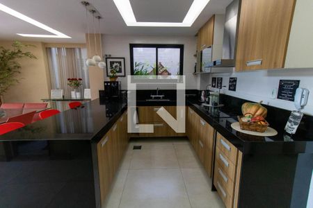 Casa à venda com 265m², 5 quartos e 2 vagas Casa à venda com 265m², 5 quartos e 2 vagasCozinha