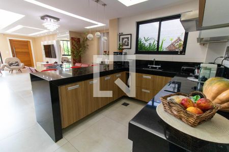 Casa à venda com 265m², 5 quartos e 2 vagas Casa à venda com 265m², 5 quartos e 2 vagasCozinha