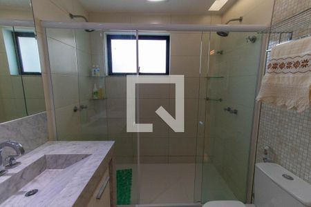 Casa à venda com 265m², 5 quartos e 2 vagas Casa à venda com 265m², 5 quartos e 2 vagasBanheiro da Suíte 2