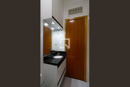 Apartamento à venda com 47m², 2 quartos e 1 vaga Apartamento à venda com 47m², 2 quartos e 1 vagaBanheiro