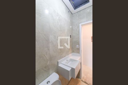 Casa à venda com 256m², 4 quartos e 2 vagas Casa à venda com 256m², 4 quartos e 2 vagasBanheiro