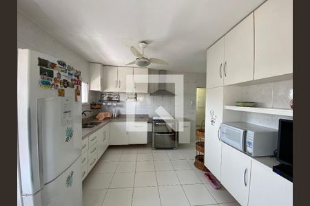 Apartamento à venda com 210m², 4 quartos e 1 vaga Apartamento à venda com 210m², 4 quartos e 1 vagaCozinha