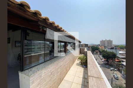 Apartamento à venda com 210m², 4 quartos e 1 vaga Apartamento à venda com 210m², 4 quartos e 1 vagaVaranda da sala