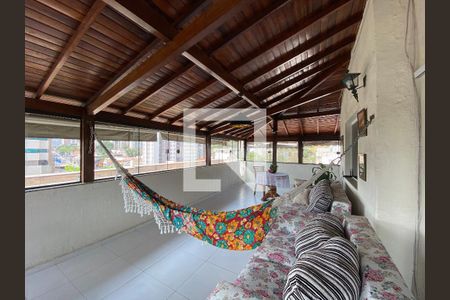 Apartamento à venda com 210m², 4 quartos e 1 vaga Apartamento à venda com 210m², 4 quartos e 1 vagaVaranda