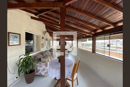 Apartamento à venda com 210m², 4 quartos e 1 vaga Apartamento à venda com 210m², 4 quartos e 1 vagaVaranda