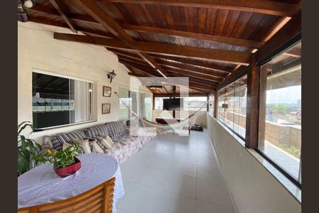 Apartamento à venda com 210m², 4 quartos e 1 vaga Apartamento à venda com 210m², 4 quartos e 1 vagaVaranda