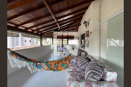 Apartamento à venda com 210m², 4 quartos e 1 vaga Apartamento à venda com 210m², 4 quartos e 1 vagaVaranda