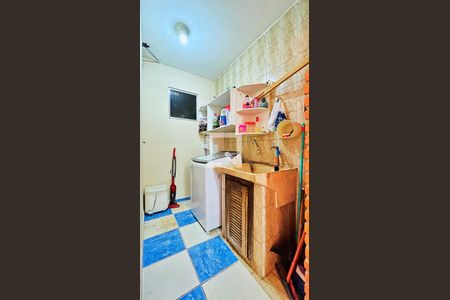 Casa à venda com 200m², 4 quartos e 2 vagas Casa à venda com 200m², 4 quartos e 2 vagasÁrea de Serviço