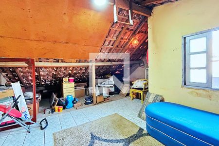 Casa à venda com 200m², 4 quartos e 2 vagas Casa à venda com 200m², 4 quartos e 2 vagasSótão