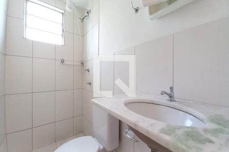 Banheiro de apartamento para alugar com 2 quartos, 43m² em Vila Carminha, Campinas