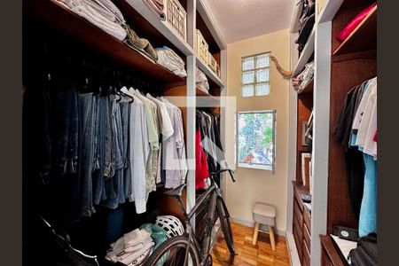Casa à venda com 231m², 3 quartos e 4 vagasCloset Suíte