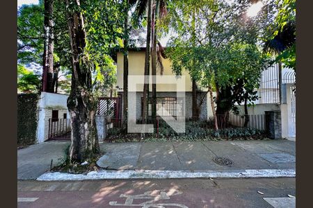 Casa à venda com 231m², 3 quartos e 4 vagasFachada