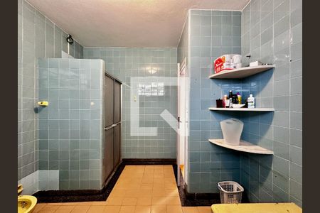 Casa à venda com 231m², 3 quartos e 4 vagasBanheiro Social