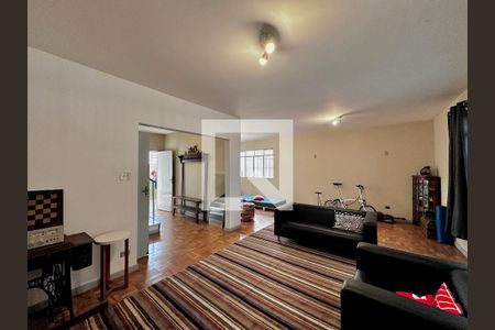 Casa à venda com 231m², 3 quartos e 4 vagasSala