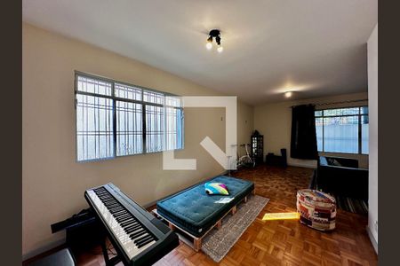 Casa à venda com 231m², 3 quartos e 4 vagasSala