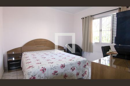 Casa à venda com 163m², 4 quartos e 3 vagas Casa à venda com 163m², 4 quartos e 3 vagasQuarto