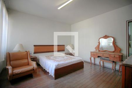 Casa à venda com 174m², 5 quartos e 4 vagasSuite