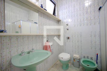 Casa à venda com 174m², 5 quartos e 4 vagasBanheiro da Suite