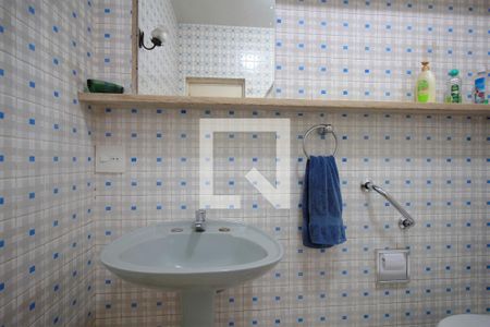 Casa à venda com 174m², 5 quartos e 4 vagasBanheiro 2