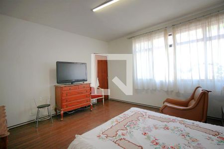 Casa à venda com 174m², 5 quartos e 4 vagasSuite