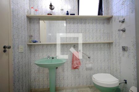 Casa à venda com 174m², 5 quartos e 4 vagasDetalhe do Banheiro da Suite