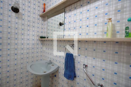 Casa à venda com 174m², 5 quartos e 4 vagasBanheiro 2