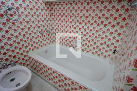 Casa à venda com 174m², 5 quartos e 4 vagasBanheiro