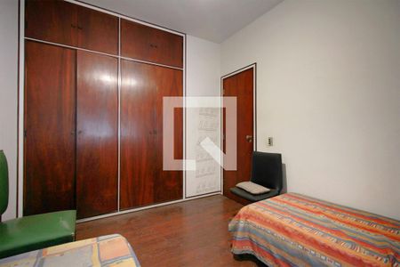 Casa à venda com 174m², 5 quartos e 4 vagasQuarto 3