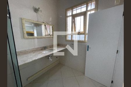 Casa à venda com 160m², 3 quartos e 2 vagasBanheiro