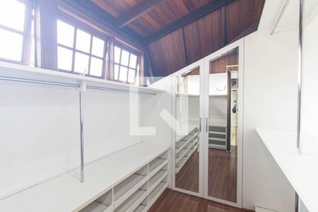 Casa para alugar com 270m², 3 quartos e 3 vagas Casa para alugar com 270m², 3 quartos e 3 vagasCloset da suíte 2