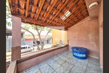 Casa à venda com 250m², 3 quartos e 4 vagas Casa à venda com 250m², 3 quartos e 4 vagasVaranda quarto 1