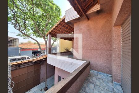 Casa à venda com 250m², 3 quartos e 4 vagas Casa à venda com 250m², 3 quartos e 4 vagasSacada quarto 2