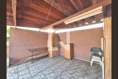 Casa à venda com 250m², 3 quartos e 4 vagas Casa à venda com 250m², 3 quartos e 4 vagasQuintal